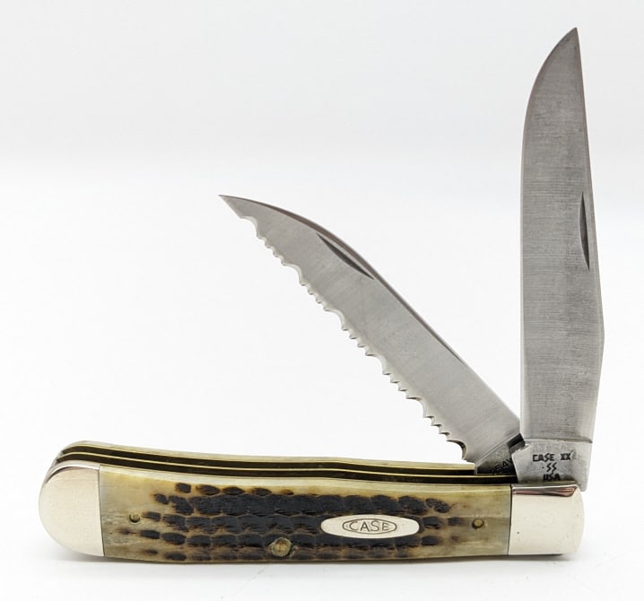 1989 Case XX Jig Bone 1st Issue Wharncliff Trapper: 1989 Case XX Jig Bone 1st Issue Serrated Wharncliffe Trapper 254WH. Knife is in very nice condition with some light wear from handling. Overall length of 4-1/8in when closed. Ref #: 2318