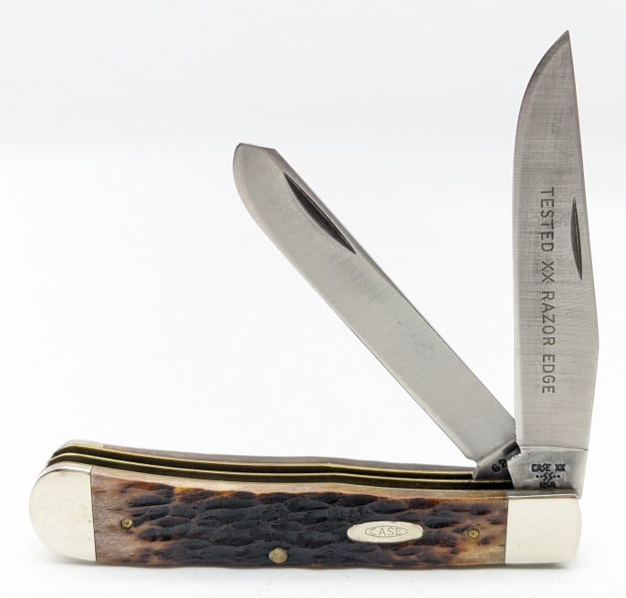 1986 Case XX Jig Bone Trapper 6254: 1986 Case XX Jig Bone Trapper 6254. Knife is in very nice condition with some light wear from handling. Overall length of 4-1/8in when closed. Ref #: 2317