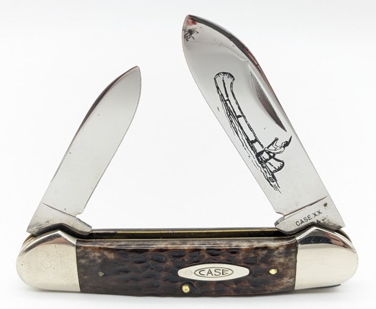 1977 Case XX Jig Bone Canoe Knife 62131: 1977 Case XX Pretty Bone Canoe Knife 62131. Knife is very nice condition with some carbon spots and light wear from handling and age. Overall measures 3-5/8in when closed. Ref #: 2220