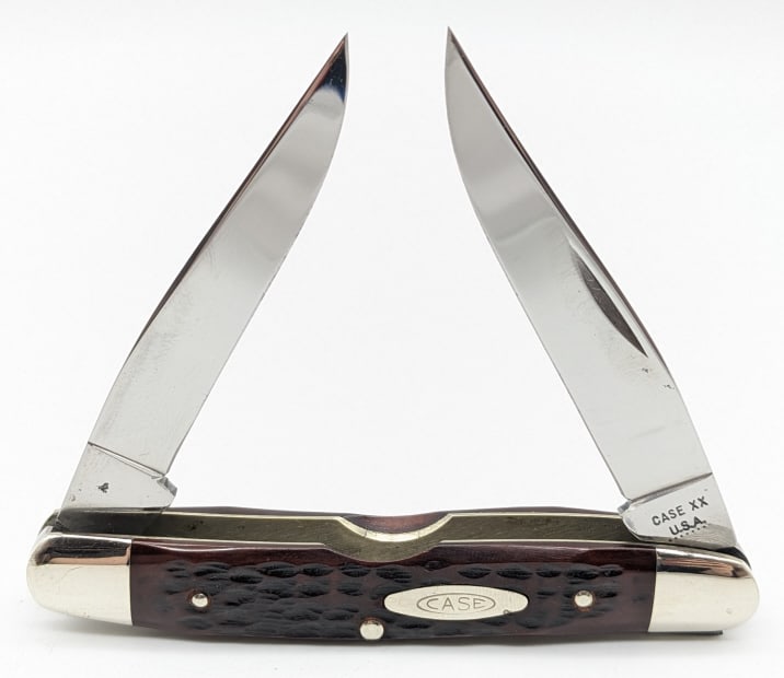 1973 Case XX Jigged Bone Muskrat Knife: 1973 Case XX Jigged Bone Muskrat. Knife is very nice condition with light wear from handling and age. Overall measures 3-7/8in when closed. Ref #: 2223