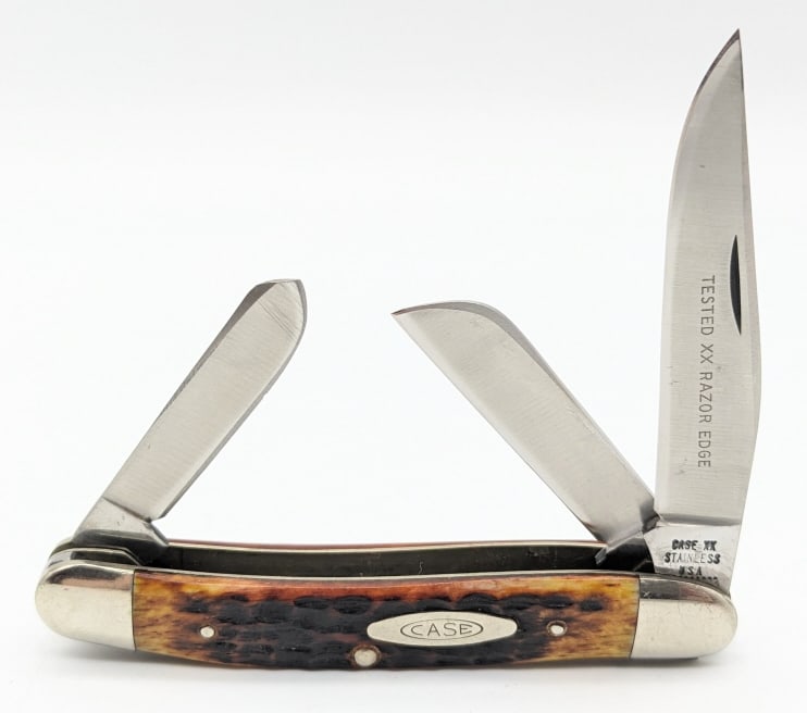 1971 Case XX Jig Bone Medium Stockman Knife 6318 HP: 1971 Case XX Jig Bone Medium Stockman 6318 HP. Knife is nice condition with some decent scuffs on the bolsters from handling and age. Overall measures 3-5/8in when closed. Ref #: 2229