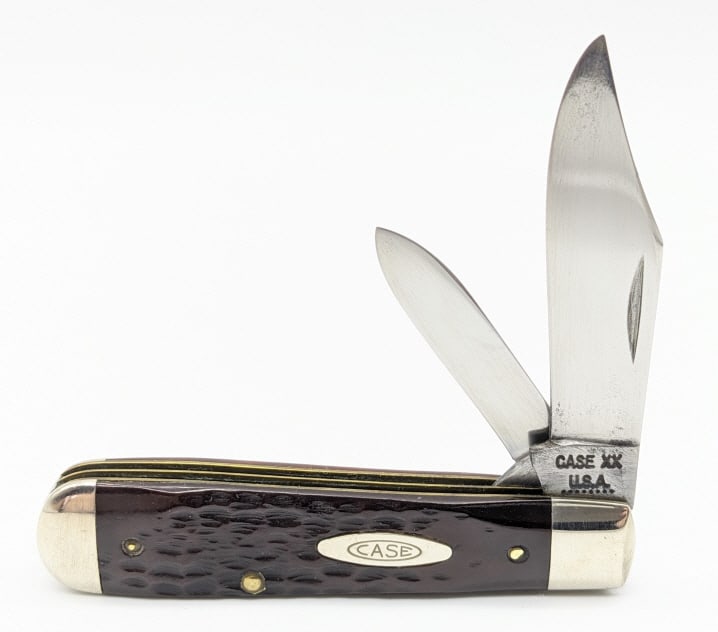 1972 Case XX Jig Bone Jack Knife 6235 1/2: 1972 Case XX Jig Bone Jack Knife 6235 1/2. Knife is in nice condition with light wear from handling and age. Overall measures 3-3/8in when closed. Ref #: 2240