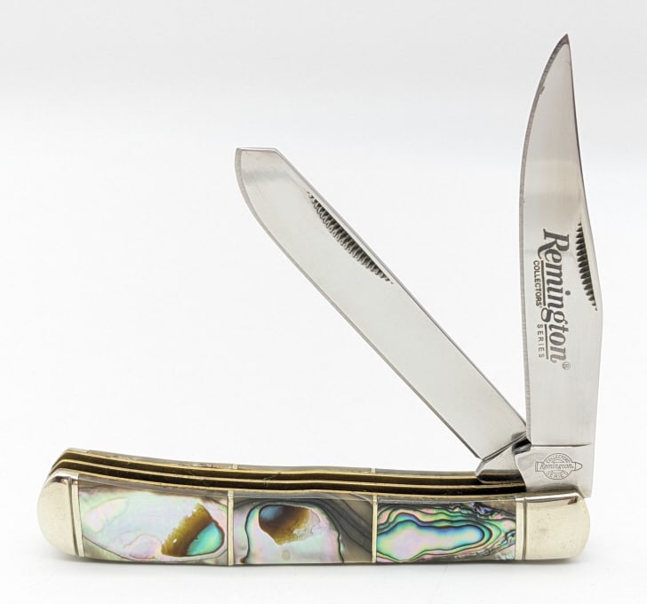 Remington Collector Series MOP Abalone Trapper Knife: Remington Collectors Series Mother of Pearl / Abalone Trapper. Knife is in very nice condition with light wear from handling. Overall measures 4-1/8in when closed. Ref #: 2326
