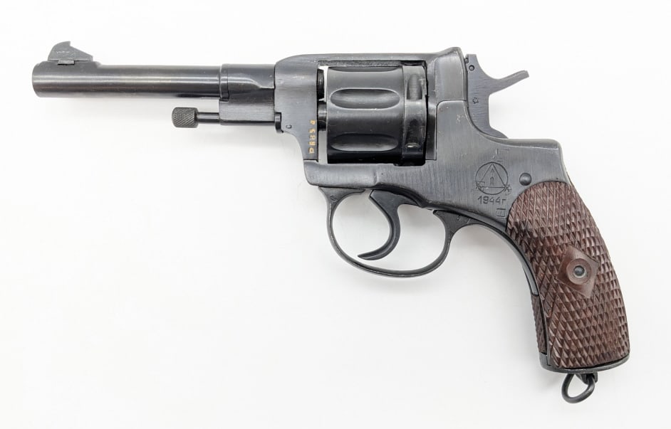 1944r Russian M1895 7.62 x 38R Nagant Revolver: 1944r Russian M1895 7.62 x 38R Nagant Revolver. Features a 4-1/2in barrel, unique sealing cylinder making this model revolver suppressible, and checkered wood grips. Revolver is in very nice condition