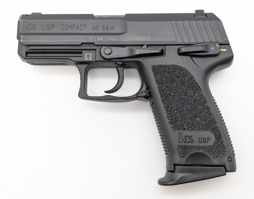 HK USP Compact .40 S&W Semi Auto Pistol: HK USP Compact .40 S&W Semi Auto Pistol. Features a 3-1/2in barrel, under barrel mount, matte black finish, and textured and checkered polymer grip with grip extension mag. Pistol is in very nice cond