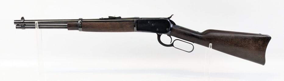 Rossi Model 92 SRC .38 Spl / .357 Mag Lever Rifle: Rossi Model 92 SRC .38 Spl / .357 Mag Lever Rifle. Features a 16-1/8in barrel, blued finish, and smooth wood stock. Rifle is in nice condition with some light finish wear and scuffs from use and handl