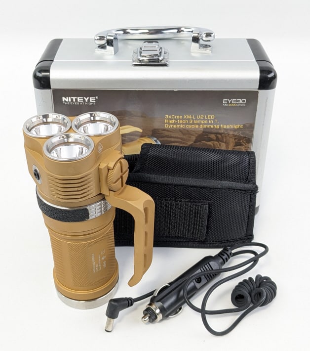 Niteye EYE30 3x Cree XM-L 2000 Lumen LED Flashligh: Niteye EYE30 3x Cree XM-L 2000 Lumen LED Flashlight w/ Case.