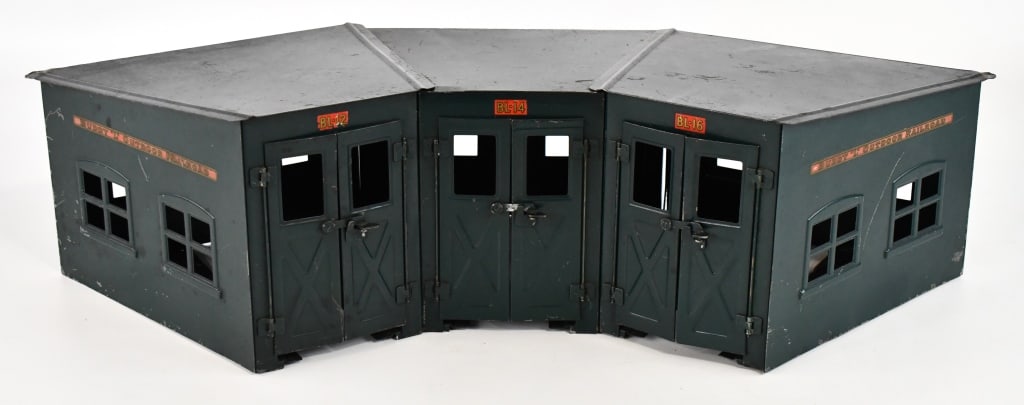 Original Buddy L Outdoor Railroad Roundhouse (1 of 11)