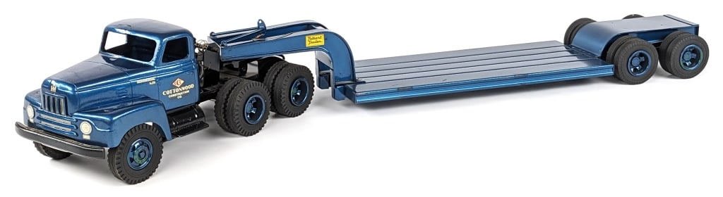 Cottonwood Acres International R190 Truck w Lowboy: Cottonwood Acres International R190 truck with lowboy trailer. The truck is missing the fender lights and has a rub mark on the top of the cab. Displays well in blue overall with Cottonwood Constructi