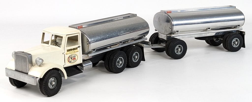 Custom Smith Miller Terrible Herbst Tanker Truck (1 of 17)