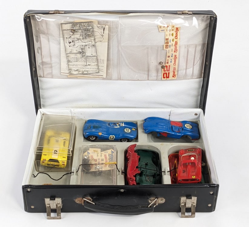 1/32 Slot Cars w/ Carry Case (1 of 14)