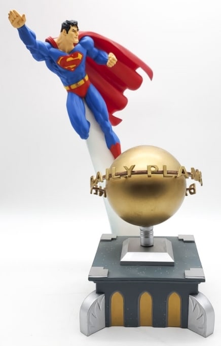 DC Direct "Superman" Deluxe Statue (1 of 7)