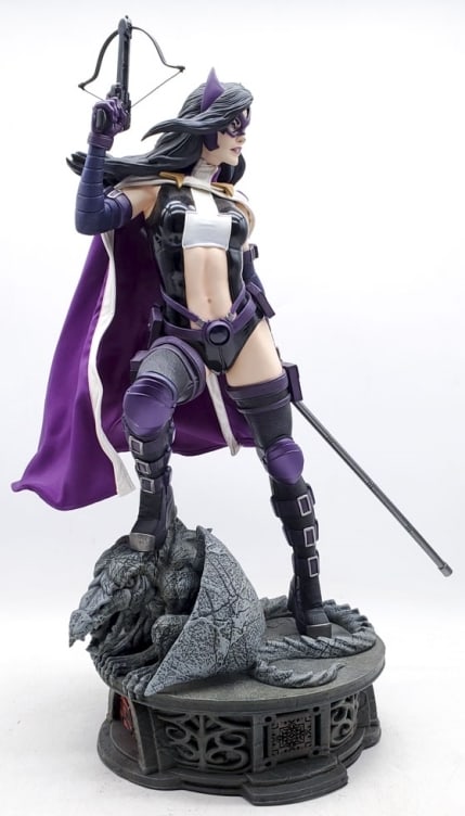 Sideshow "Huntress" Premium Format Figure (1 of 9)