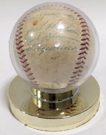 1959 Chicago Signed White Sox Team Baseball (1 of 5)