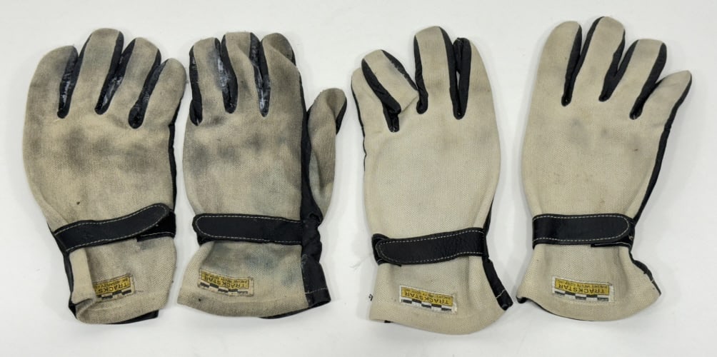 (2) Pairs Of Bobby Unser's Trackstar Racing Gloves (1 of 8)