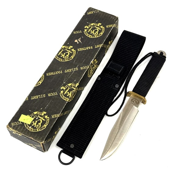 EK Commando Fixed Blade Knife NIB USA: EK Commando Fixed Blade Knife NIB USA . This EK Commando knife is new in the original box. The blade has a 3 Wars logo on front, including Korea, World War II, and Vietnam. The knife is designed for a