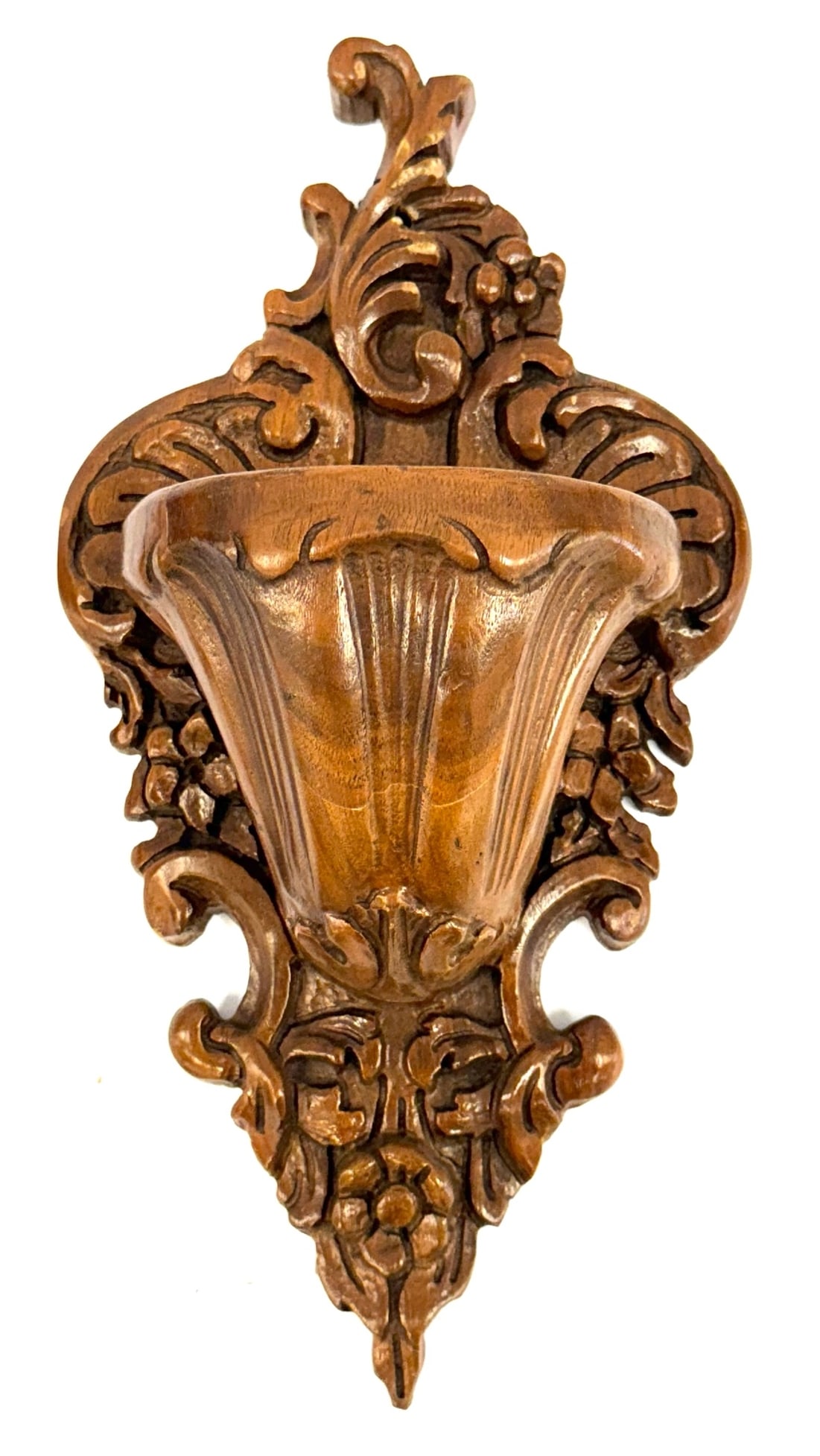 19th Century Black Forest Carved Wall Shelf: 19th Century Black Forest Carved Wall Shelf in good condition with beautiful detail measuring 7in x 13.5in