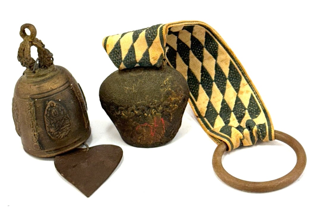 Antique Brass Temple Bell, Vintage Swiss Decorative Bell: Antique Brass Temple Bell, Vintage Swiss Decorative Bell. Antique Vintage Brass Temple Bell With A Heart Shaped Clapper That Measures 6-1/2 Inches. In Buddhist Culture This Detailed Brass Bell May Hav