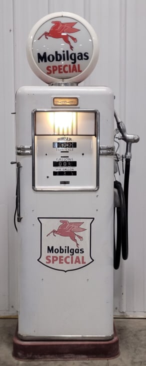 Late 1940's Bowser Mobilgas Special Gas Pump #585 (1 of 11)