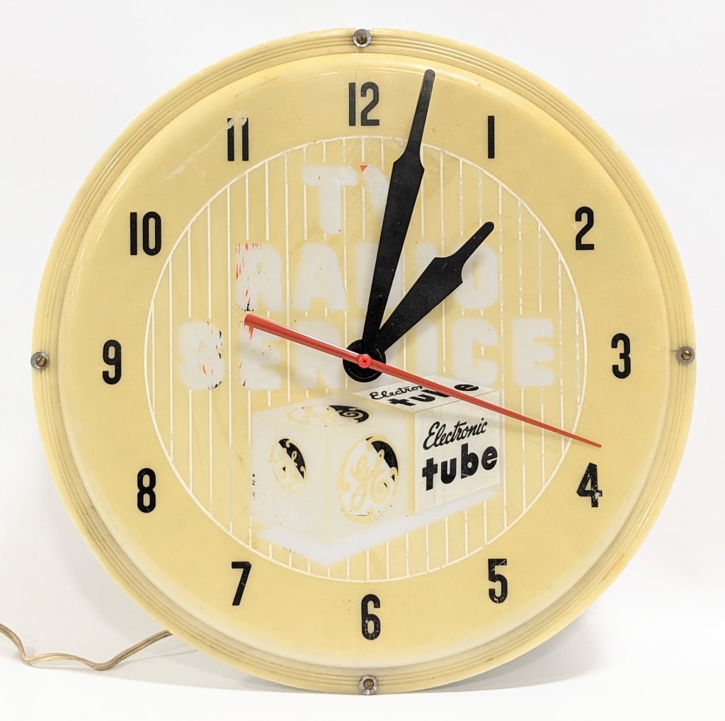 Vintage GE Tubes TV Radio Service Lighted Clock (1 of 10)