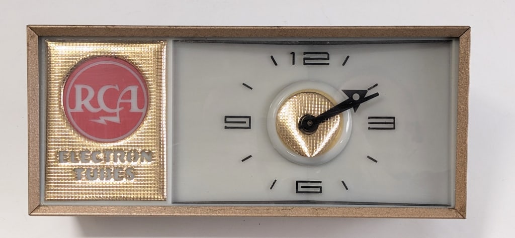 Vintage RCA Tubes Lighted Advertising Clock (1 of 7)