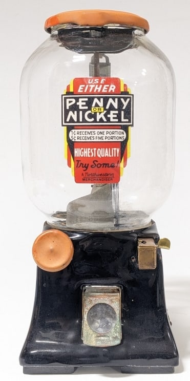 1930's Northwestern 31 Penny / Nickel Vendor (1 of 9)