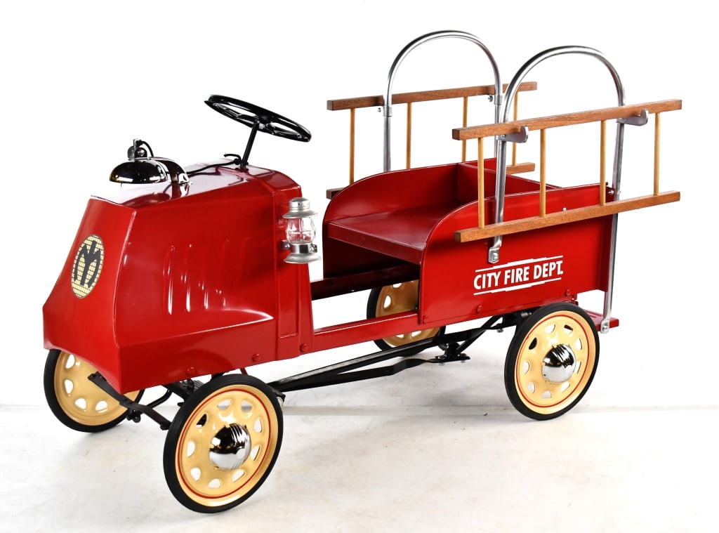 Restored Steelcraft Mack City Fire Dept Pedal Car (1 of 8)