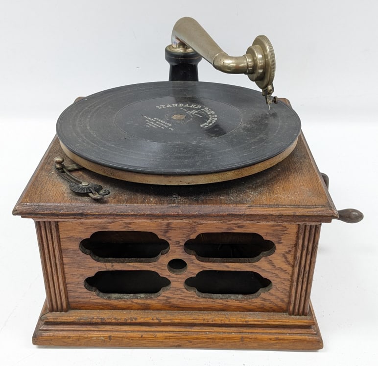 Standard Talking Machine Model B Disc Phonograph (1 of 9)