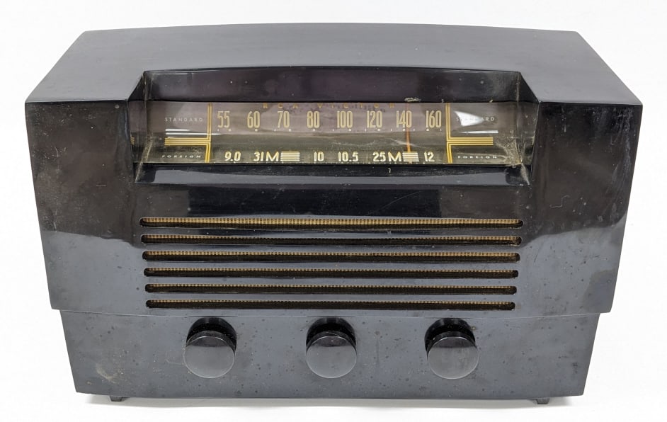 1946 RCA Victor Model 66X7 Radio (1 of 11)