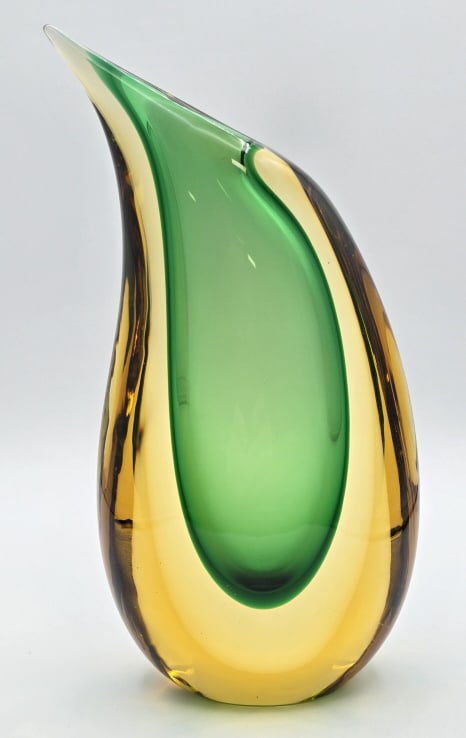 Vintage Luigi Onesto Murano Art Glass Vase: Vintage Italian Murano art glass vase by artist Luigi Onesto. The tear drop vase features amber glass with internal green glass. Measures approximately 9-1/2" tall x 4-3/4" across and is in nice condi
