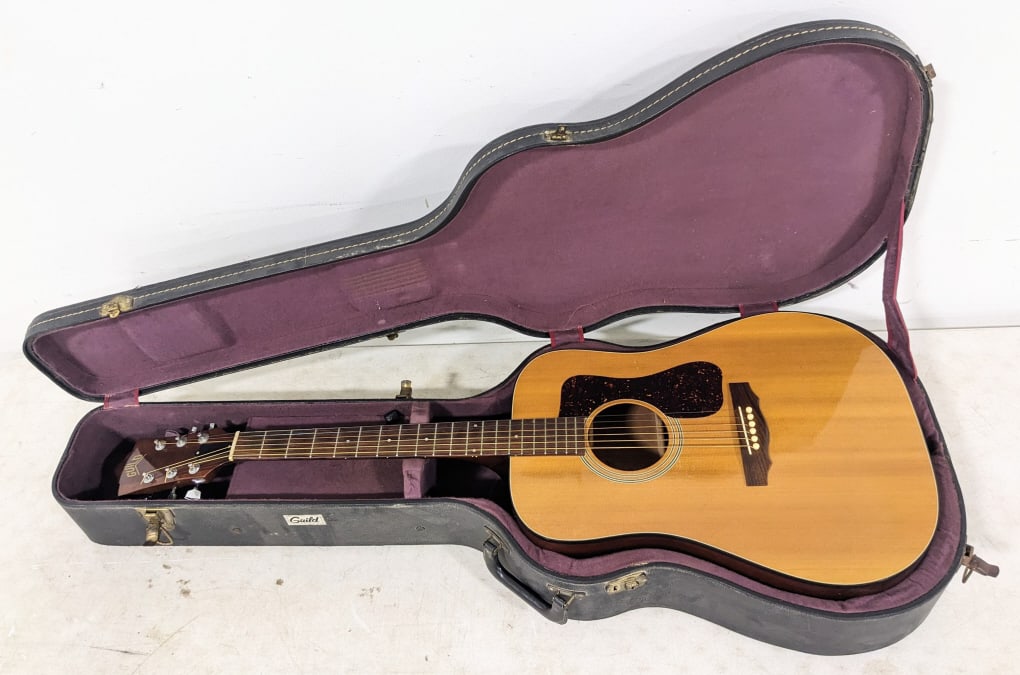 Guild Model D-35 Acoustic Guitar (1 of 7)