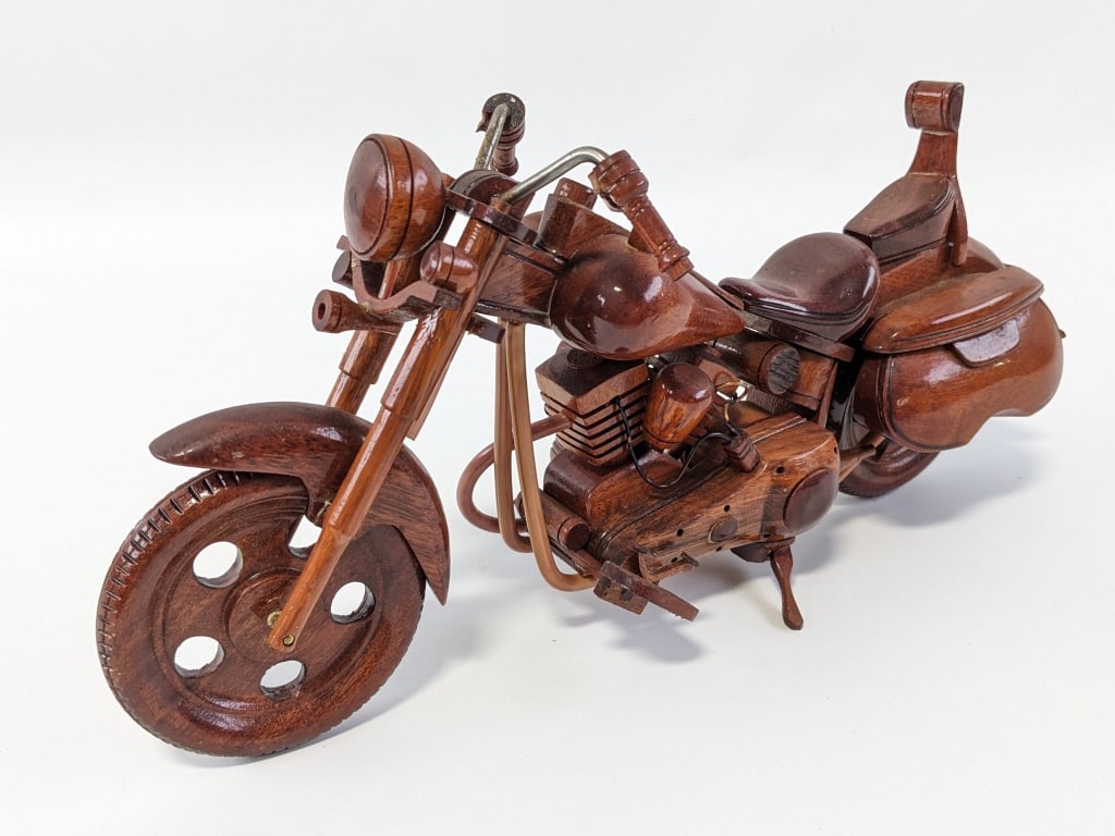 Harley Davidson Mahogany Desktop Motorcycle: Harley Davidson Mahogany Desktop Motorcycle. The motorcycle comes with a kickstand and displays great. Measures 6" tall x 14" across.