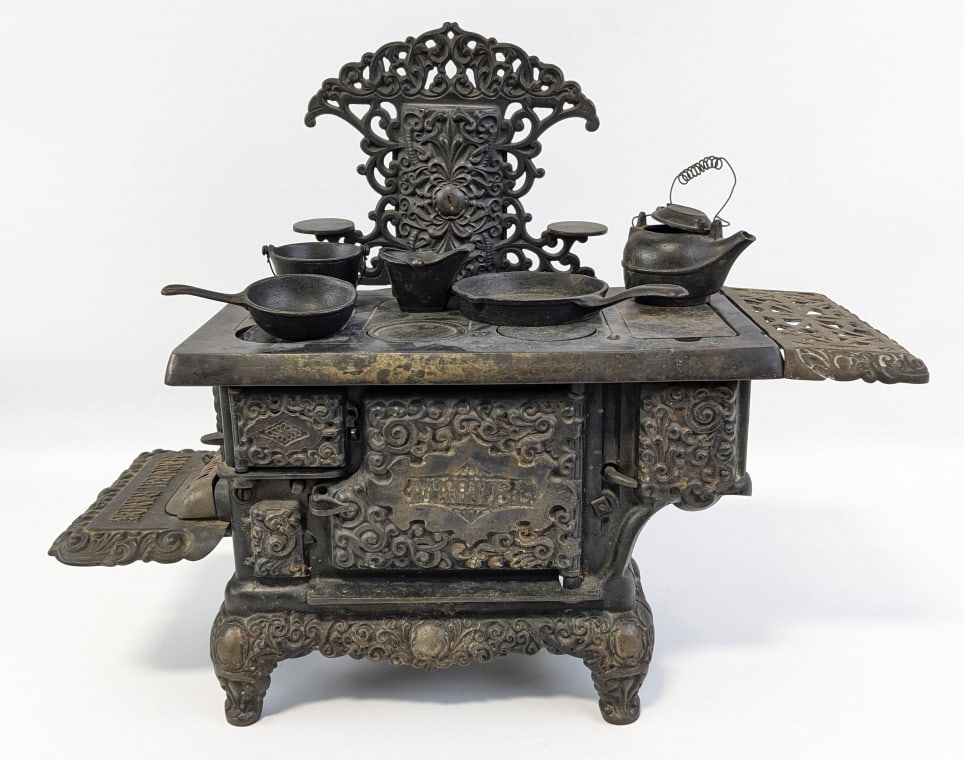 Vintage Kenton "Marvel" Toy Cast Iron Stove (1 of 7)