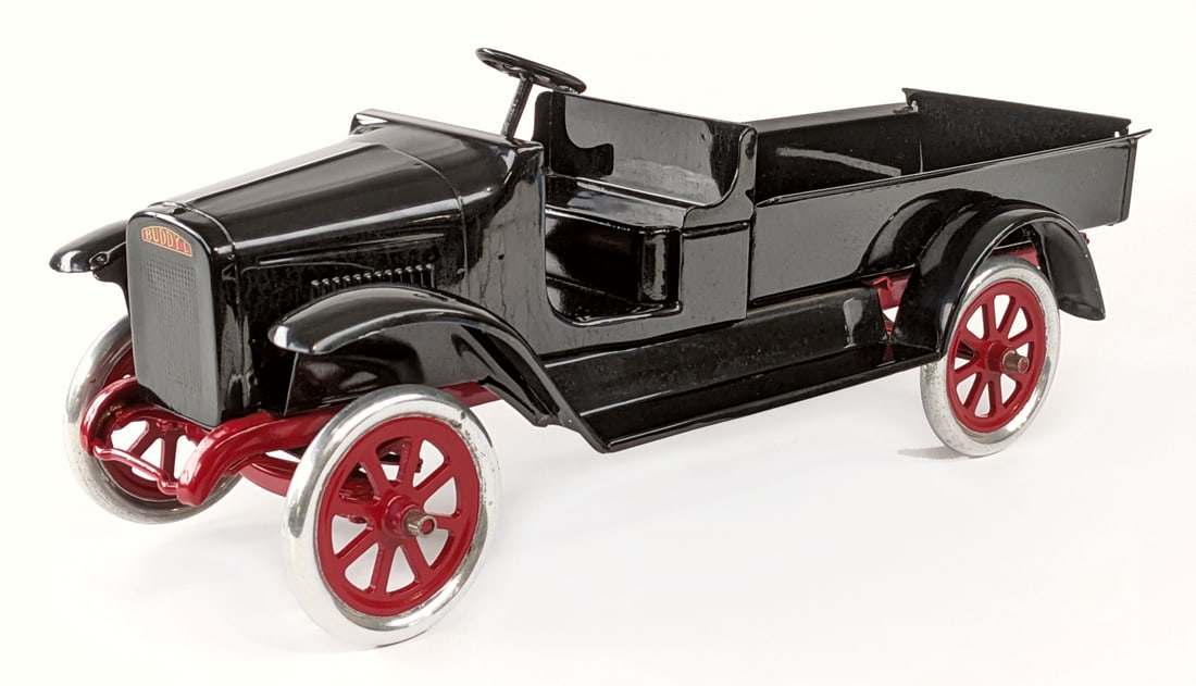 Restored Buddy L Express Truck: Professionally restored Buddy L Express truck. Overall a very nice truck with a great restoration. Good condition overall and displays well. Measures approximately 24" long.