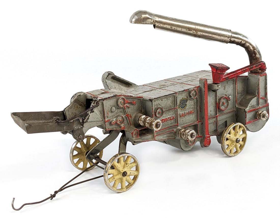 Arcade Cast Iron McCormick-Deering Threshing Machine (1 of 11)
