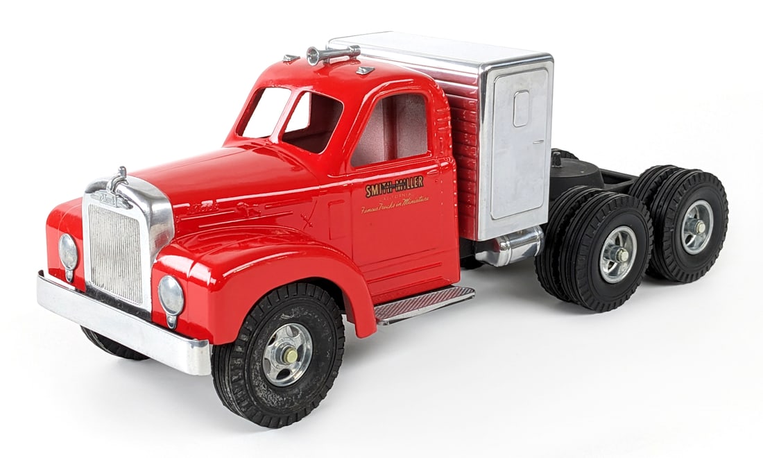 Fred Thompson Smith Miller B Mack Truck w/ Sleeper (1 of 10)