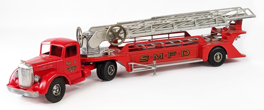 Restored Smith Miller Aerial Ladder Fire Truck (1 of 15)