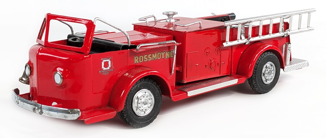 Restored Doepke Rossmoyne Pumper Fire Truck (1 of 9)