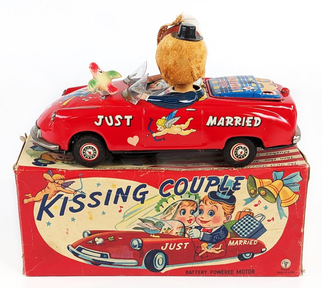 Ichida Battery Op. Kissing Couple Car w/ Box (1 of 10)