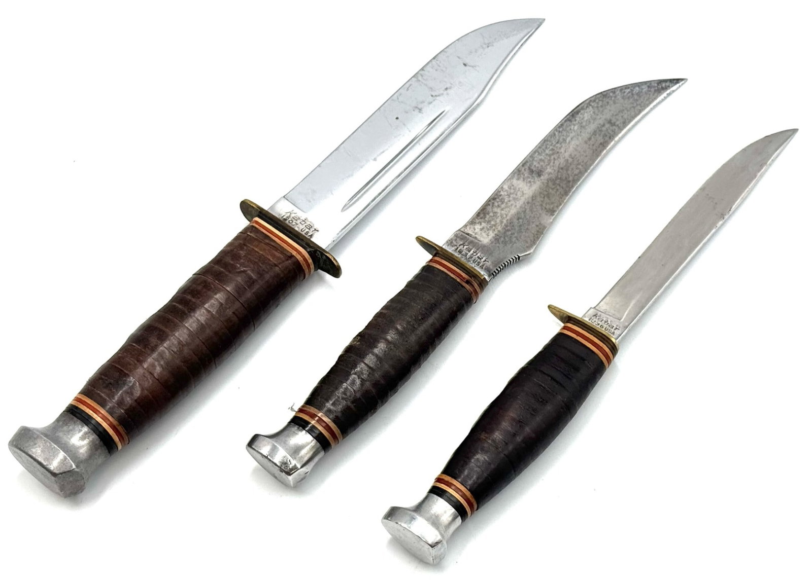 (3) KA-BAR Fixed Blade Stacked Leather Handle Knives: (3) KA-BAR Fixed Blade Stacked Leather Handle Knives including KA-BAR 1207 Hunting knife with 5.75in blade and measures 11in long.? KA-BAR 1237 Hunting/Skinning Knife with a blade that measures 5.25in