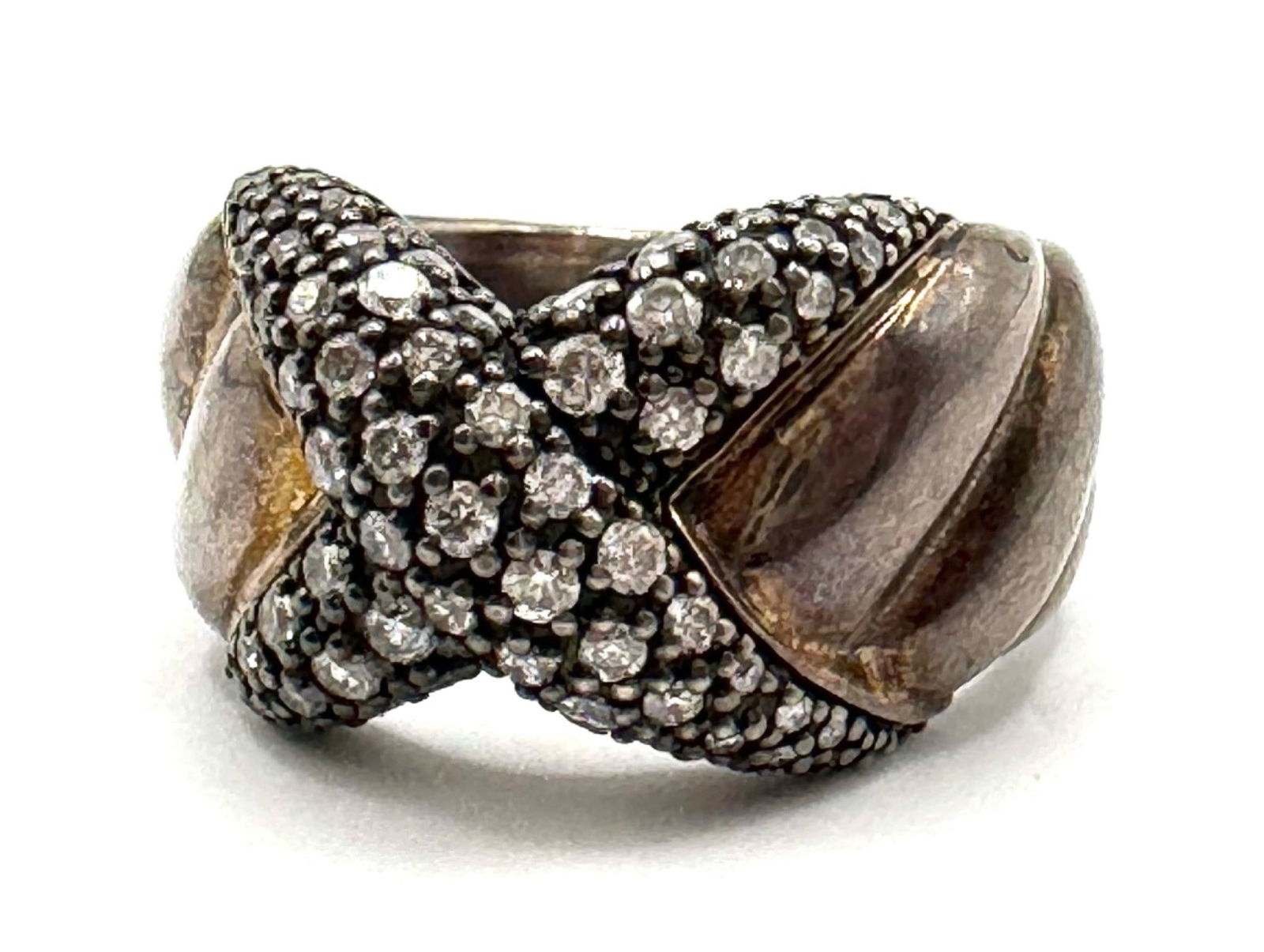 David Yurman Sterling & Diamond "X" Ring: David Yurman Sterling & Diamond "X" Ring Size 6.? This ring contains a total of 32 small round diamonds with approximate .65ct designed in the shape of an "x".? Stamped D.Y. 925 and has a total weight