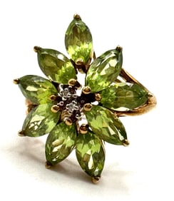 Vintage 10K Yellow Gold Emerald Peridot Floral Ring