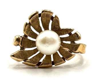 Ladies 10K Yellow Gold & Pearl Ring