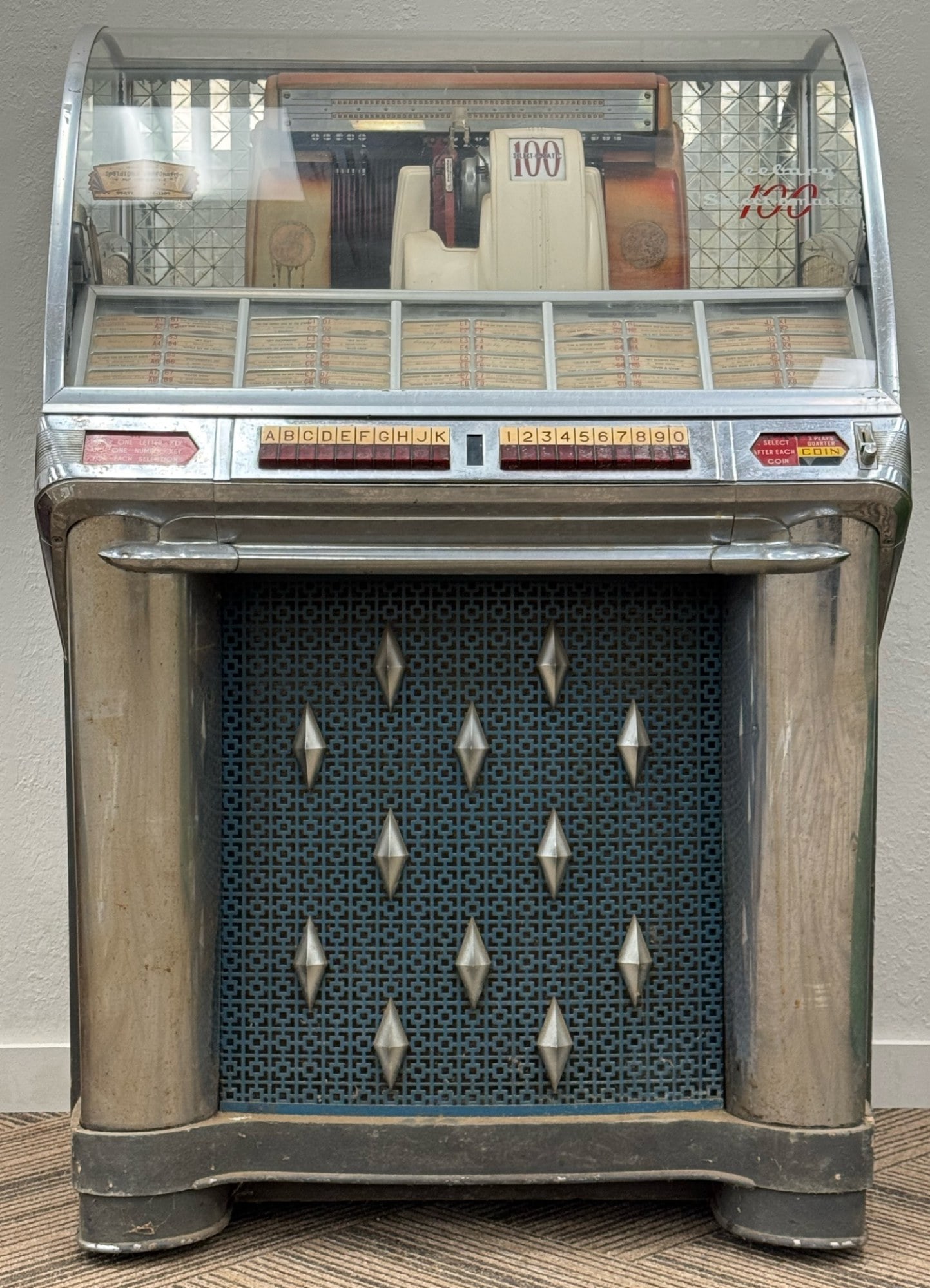 1950's Seeburg Select-O-Matic Model 100W 45RPM Jukebox: Seeburg Select-O-Matic Model 100W 45RPM Jukebox.? This Vintage Jukebox Has Not Been Tested As The Cord Is Torn. It Is In Original Condition And Needs To Be Restored. It Has A Great Base To Give You A 