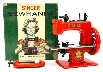 Vtg. Singer Sewhandy Model 20 Cast Iron Poppy Red Child's Sewing Machine In Original Box