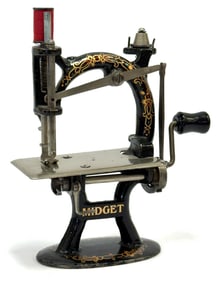 Vintage Foley & Williams "Midget" Toy Sewing Machine
