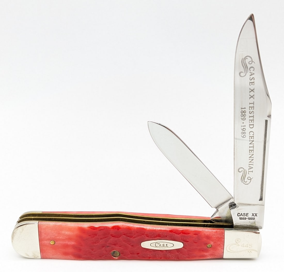 Ltd 1989 Case XX Centennial Red Bone No Guard 2-Blade Cheetah 6211 1/2: Ltd 1989 Case XX Centennial Red Bone No Guard 2-Blade Cheetah 6111 1/2. Knife is numbered 445 on the upper front bolster, and is in like new condition. Overall measure 4-1/2in when closed.