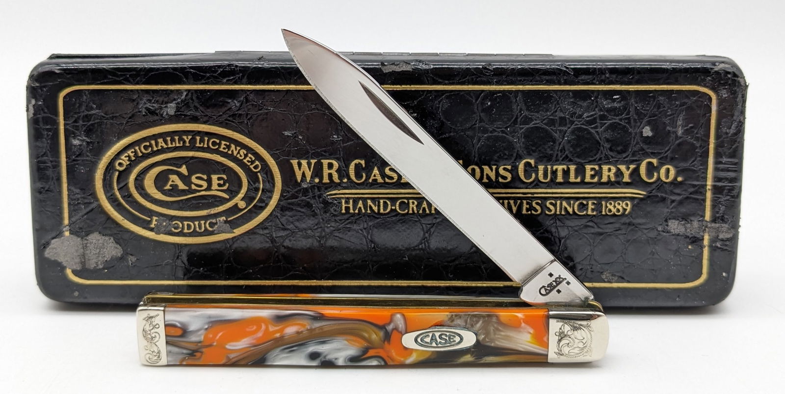 2007 Case XX Yellow White Black Kirinite Scroll Bolster Doctors Knife 9185 w/ Box: Comes in the faux black leather box, and features scroll engraving on each of the four bolsters. Knife is in like new condition, and the box has some peeling from age. Overall measures 3-5/8in when cl