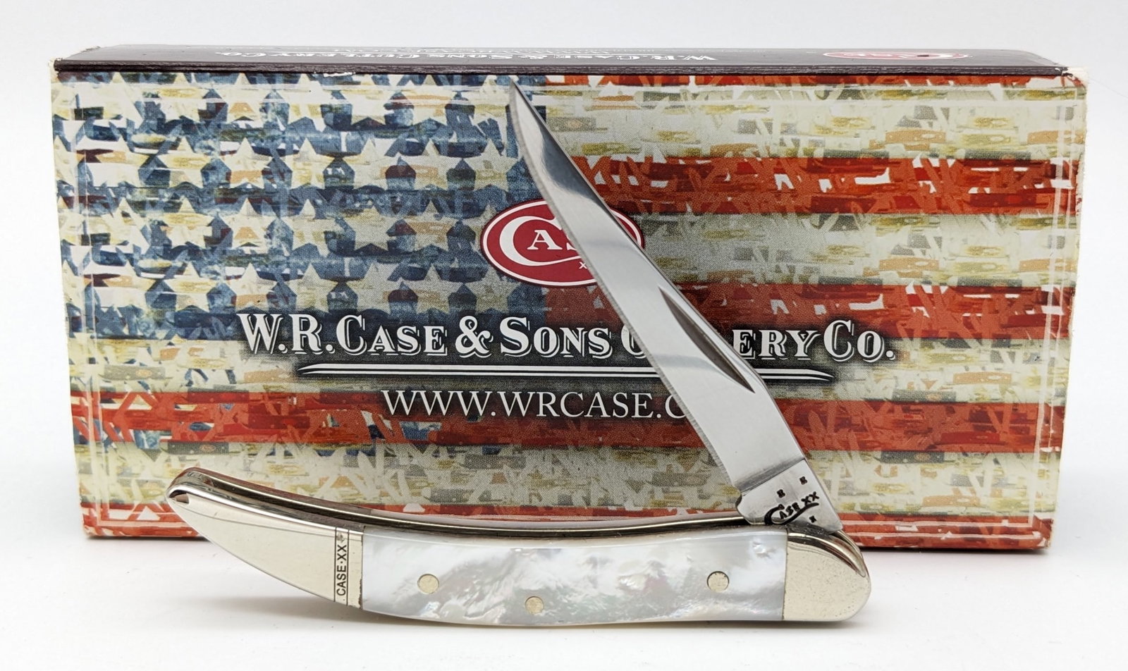 2006 Case XX Pearl Tiny Toothpick Knife 710096 w/ Box: Knife is marked Case XX on the lower front bolster, and is in like new condition. The outer box sleeve is marked for 2018 so it does not match. Overall measures 3in when closed.