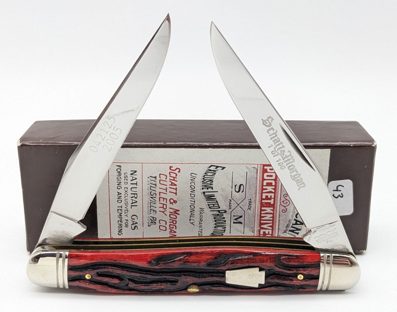 Ltd 2005 Queen Cutlery Schatt & Morgan Fire Oak Bone Muskrat 042125 w/ Box: Knife is 1 of 100 and is in like new condition with minimal wear from handling. Overall measures 4in when closed.